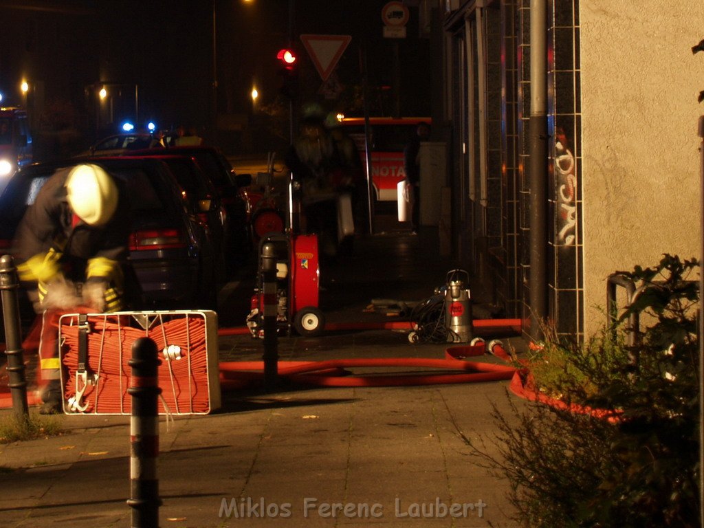 Brand mit Menschenrettung Koeln Vingst Homarstr 3     P047.JPG